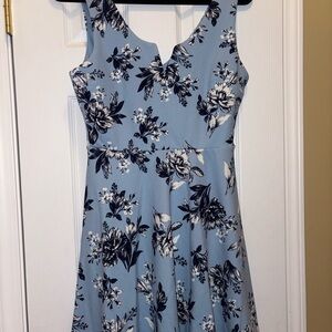 Francesca's Collections Blue Sleeveless Scoop Neck Midi Dress